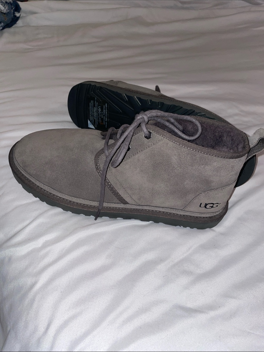 NEW !! UGG Men’s Suede Chukka Boots - Gray